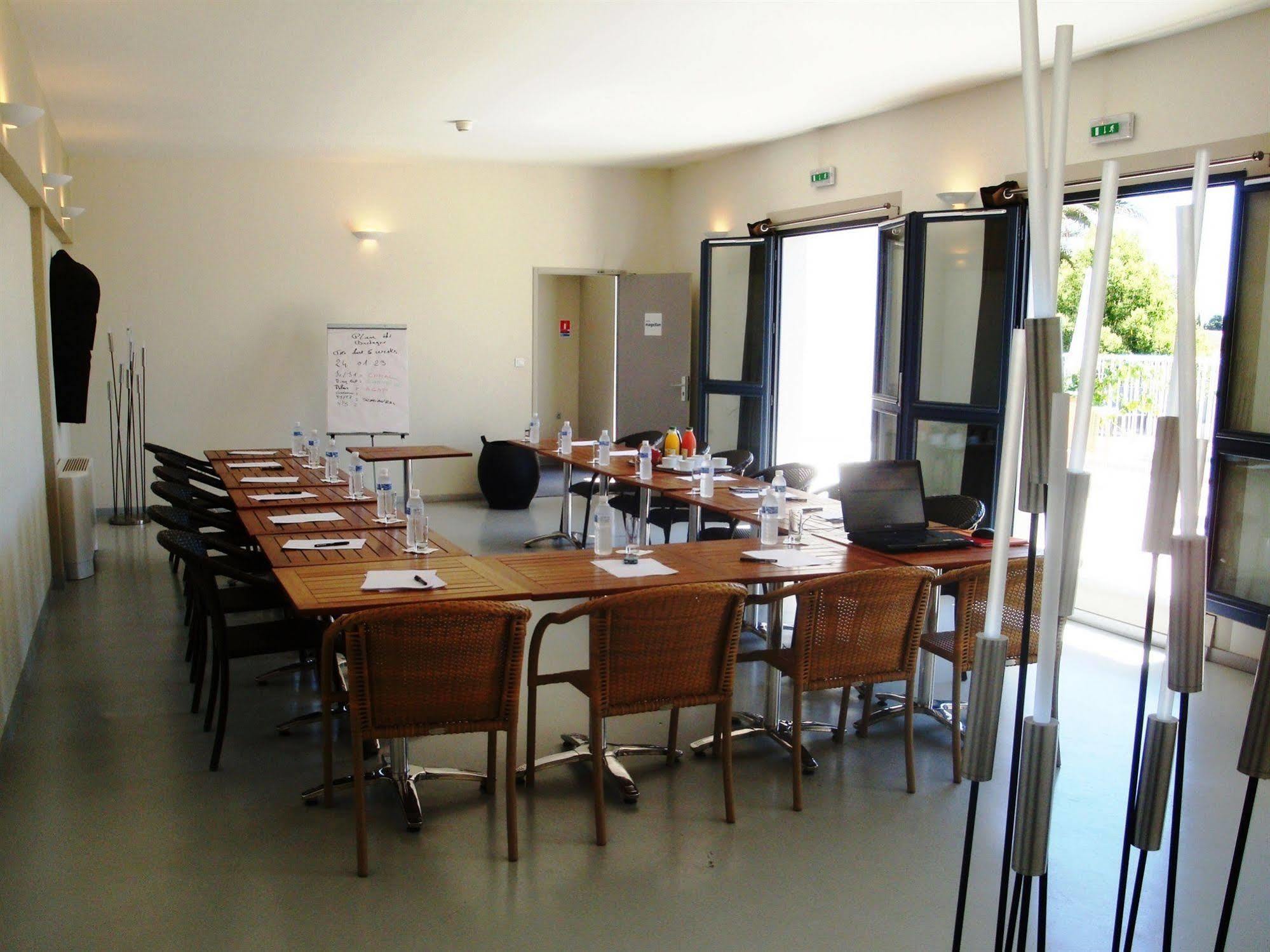 Les Jardins Du Canal Hotel Aigues-Mortes Exterior photo